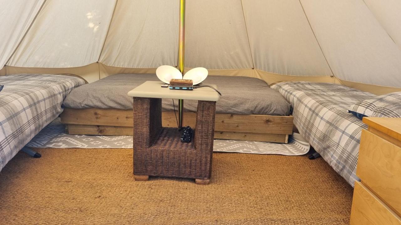 Route 47 Glamping Bell Tents Cross Hands 外观 照片